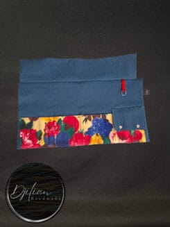 Alternative view of Haaknaalden etui - spijker met bloemen